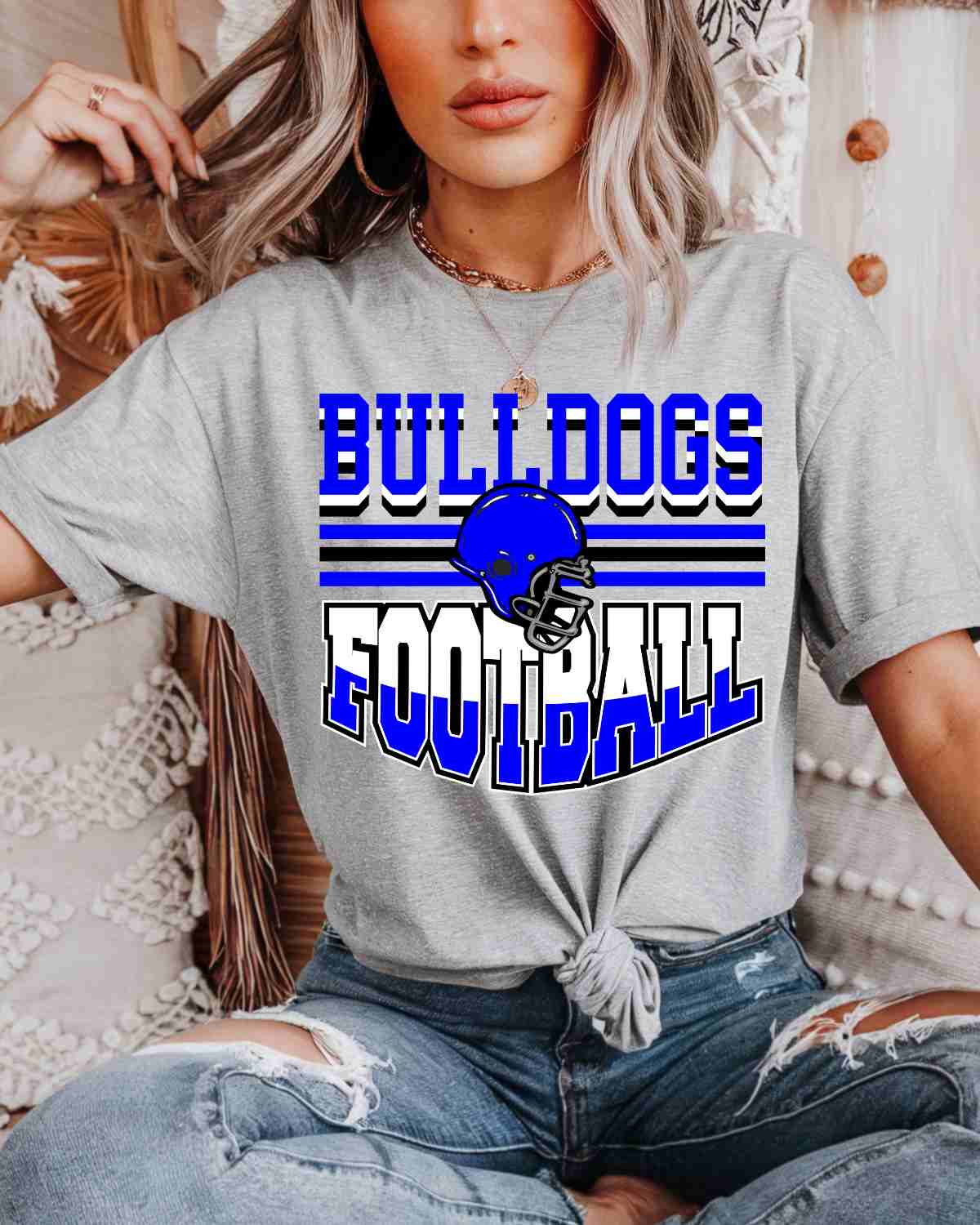 Bulldogs Football Helmet in the Middle DTF Transfer