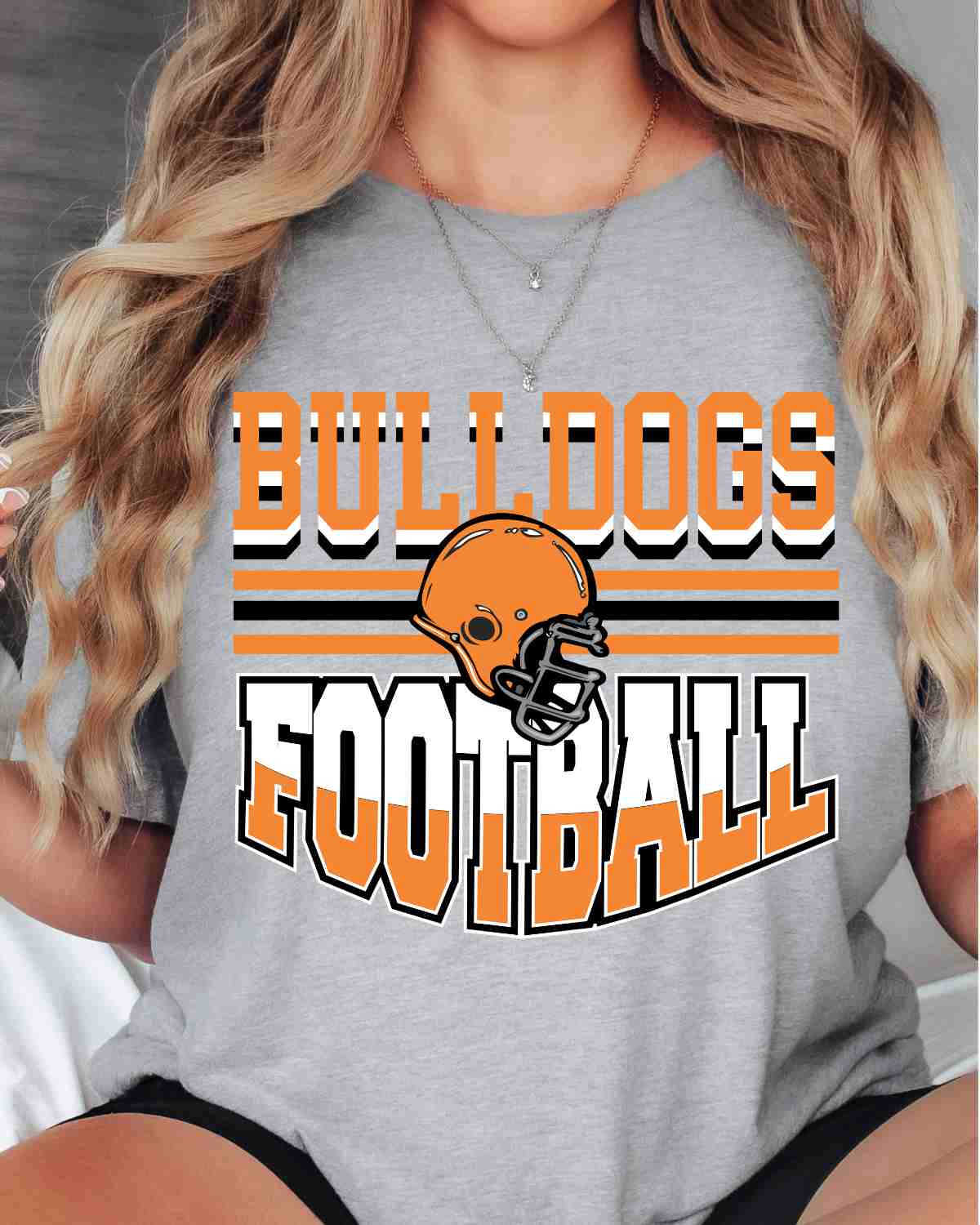 Bulldogs Football Helmet in the Middle DTF Transfer