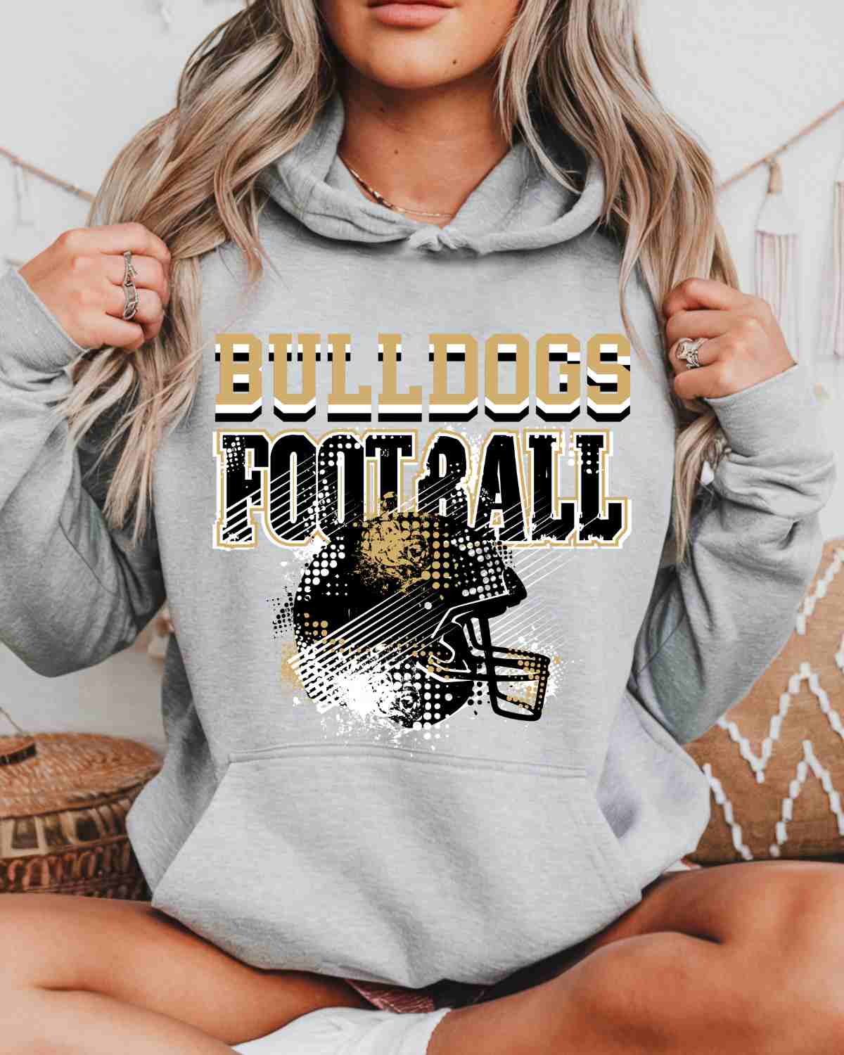 Bulldogs Football Grunge Helmet DTF Transfer