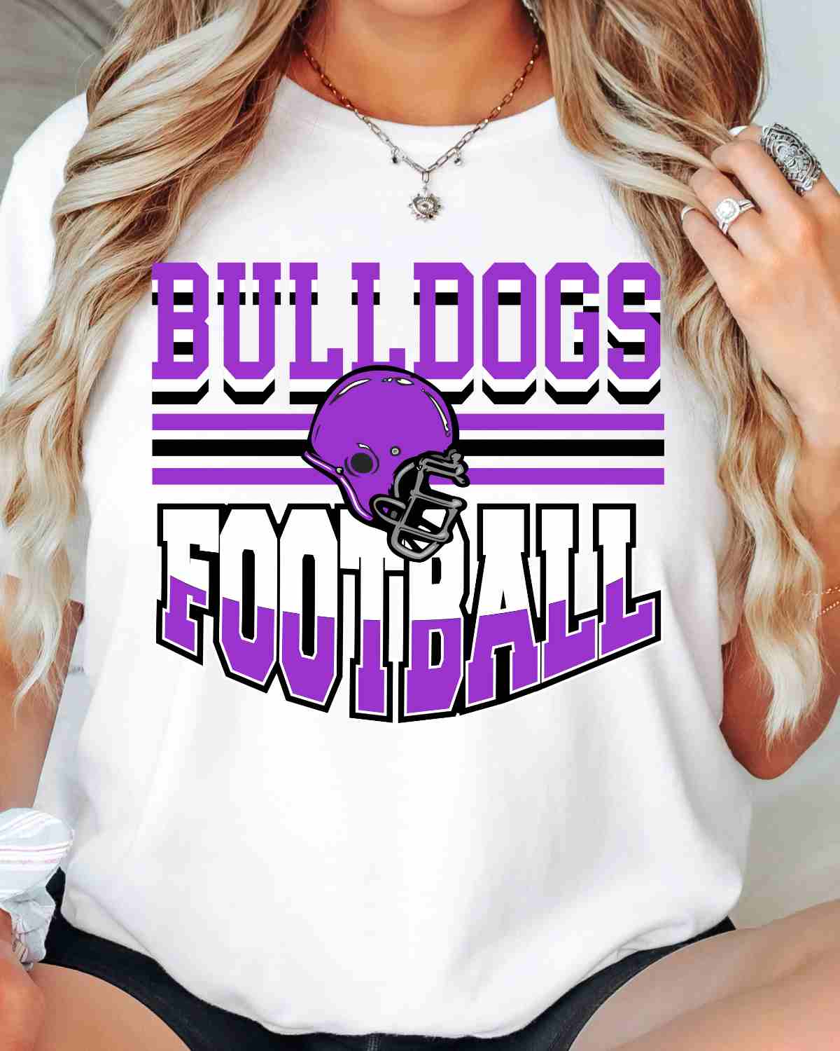 Bulldogs Football Helmet in the Middle DTF Transfer