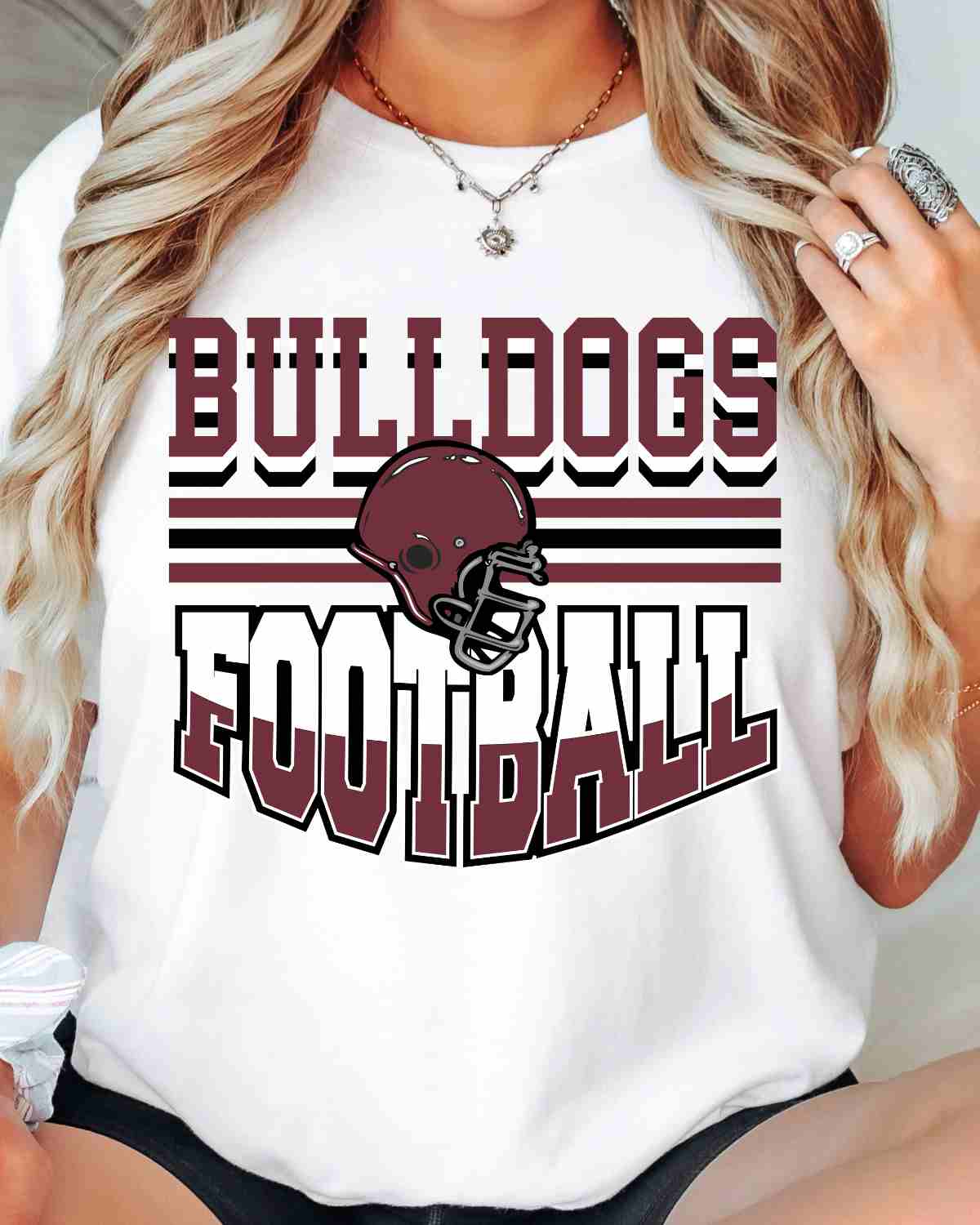 Bulldogs Football Helmet in the Middle DTF Transfer