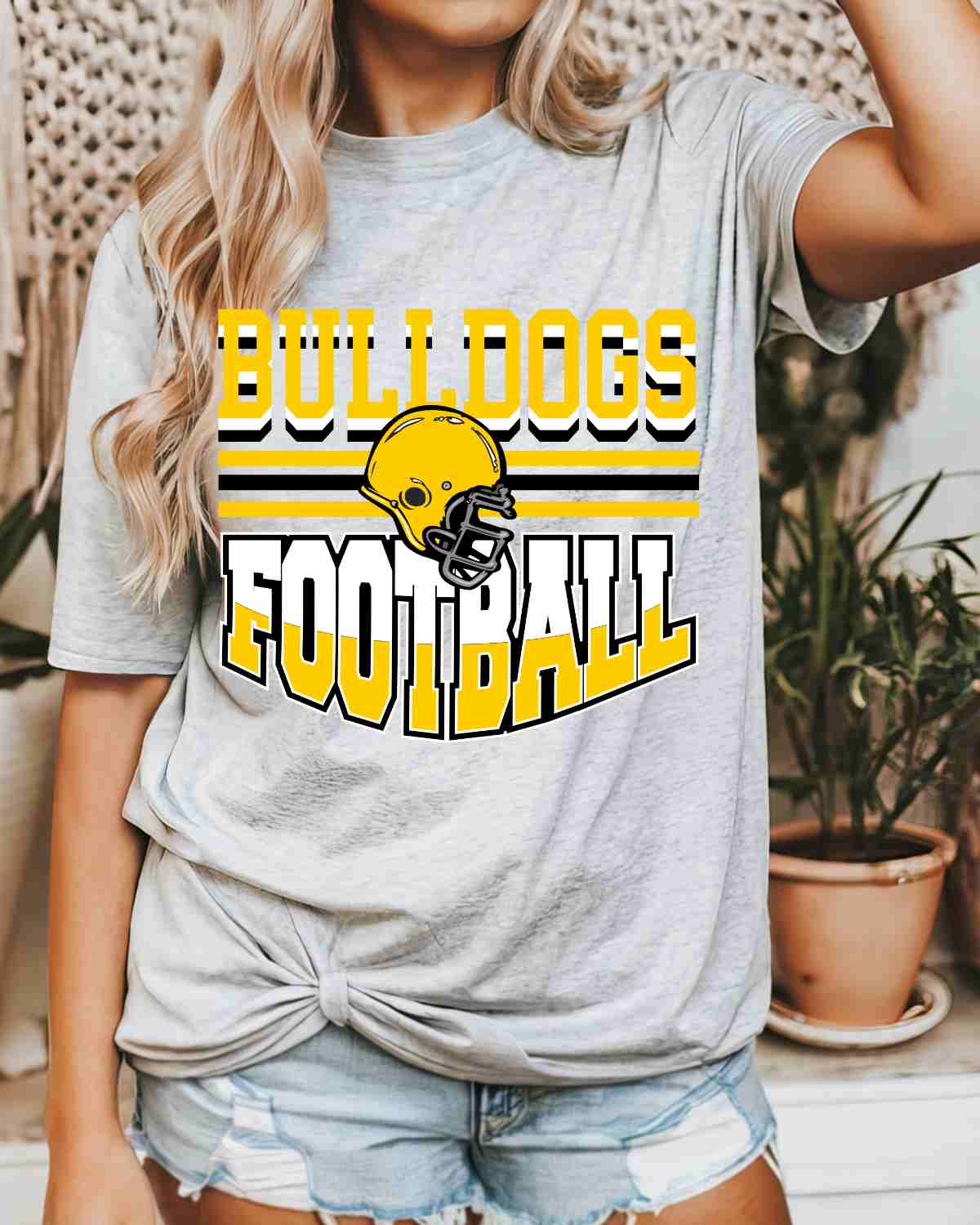 Bulldogs Football Helmet in the Middle DTF Transfer