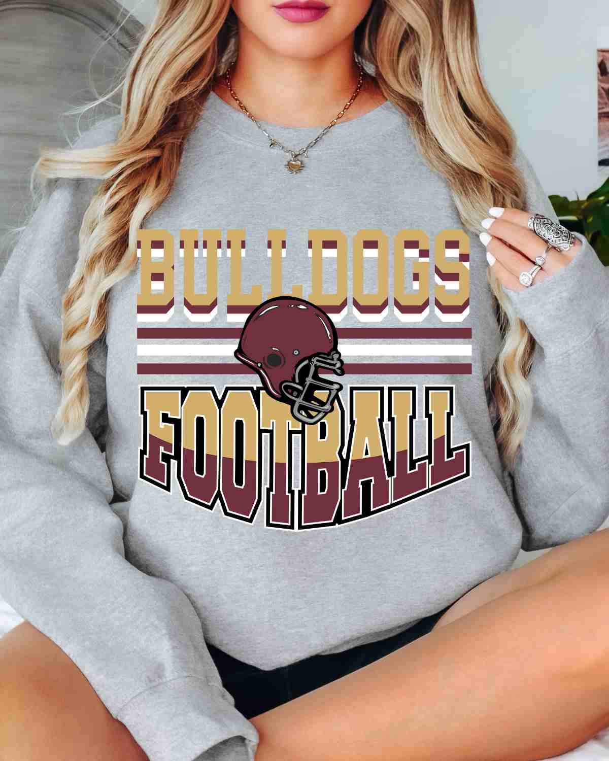 Bulldogs Football Helmet in the Middle DTF Transfer